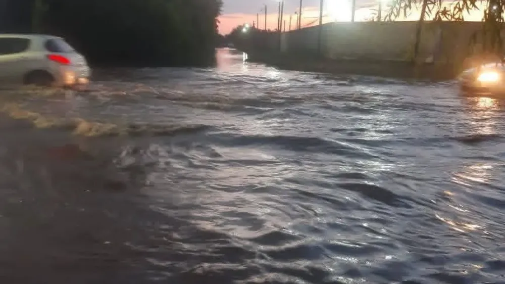 En Chivilcoy llovieron 25 mm en apenas 20 minutos. En Chivilcoy llovieron 25 mm en apenas 20 minutos.