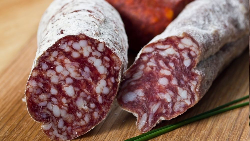 Para prevenir la triquinosis, los consumidores deben adquirir chacinados y embutidos (como jamón, panceta, longaniza, chorizos) solamente en comercios habilitados.