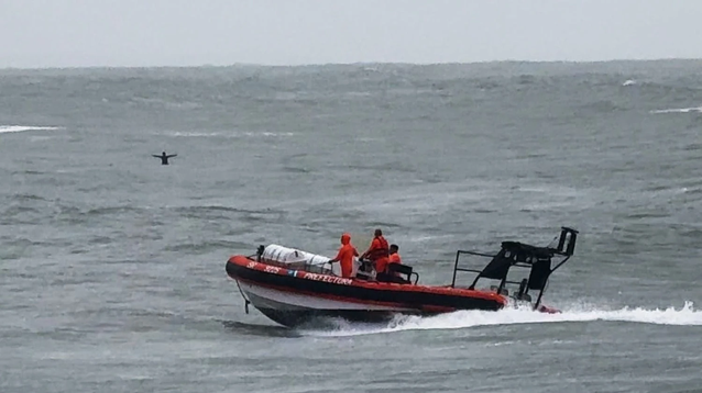 Rescataron a un kitesurfista en Mar del Plata en plena sudestada: se le voló la vela