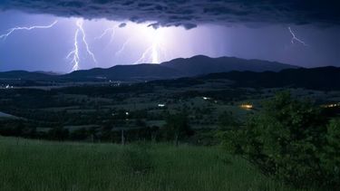 Alerta amarilla por tormentas. (Adobe Firefly)