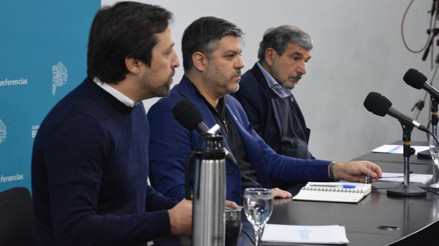 El ministro de Gobierno, Carlos Bianco, junto a Nicolás Kreplak y Roberto Salvarezza.