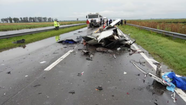 El Regatta quedó destrozado sobre la ruta 33.