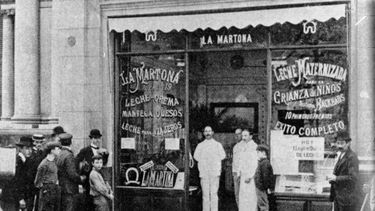 Uno de los locales de La Martona, allá por 1910. (Archivo General de la Nación)