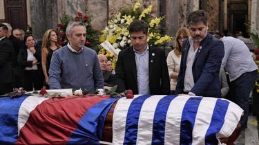 El gobernador de la provincia de Buenos Aires, Axel Kicillof, asistió al funeral del expresidente uruguayo José “Pepe” Mujica junto a los ministros de Gobierno, Carlos Bianco, y de Desarrollo de la Comunidad, Andrés Larroque; y el diputado nacional Hugo Yasky. (Gobernación)