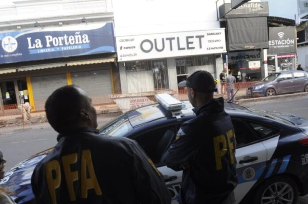 Uno de los allanamientos por zapatos de marchas truchas en Bahía Blanca en marzo de 2023. (La Nueva)