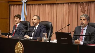 Los jueces del Tribunal Oral Federal N° 2 (TOF N2), Andrés Basso (izquierda), Jorge Gorini (centro) y Rodrigo Giménez Uriburu (derecha).