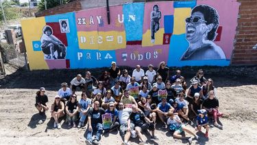 Maradona ya tiene su mural en Quequén.