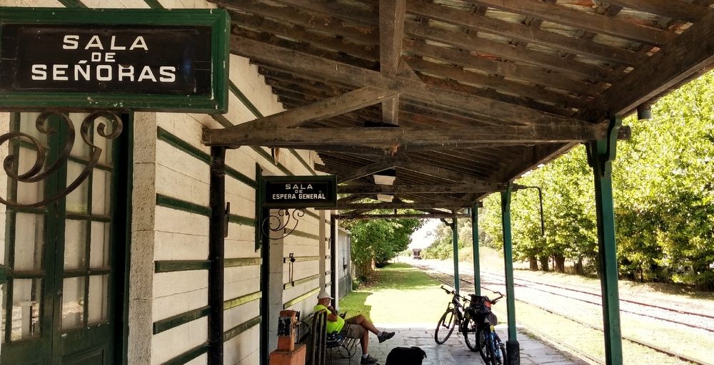La estación, el corazón de Pardo, aún ahora que no pasa más el tren.