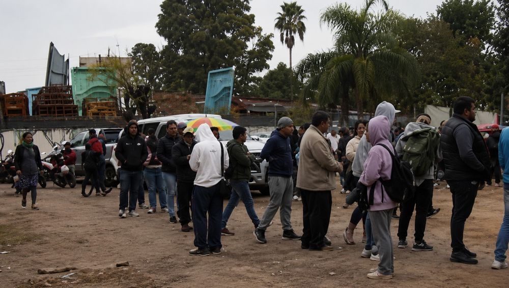 La fila se extendía por unas seis cuadras.&nbsp;