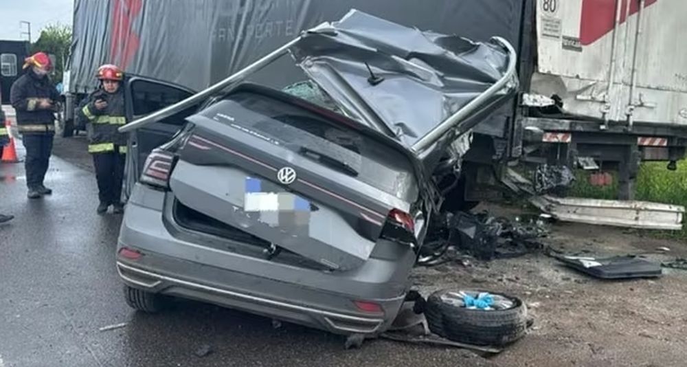 Por el estado en que quedó la SUV se presume que circulaba a alta velocidad por la Autovía 2.