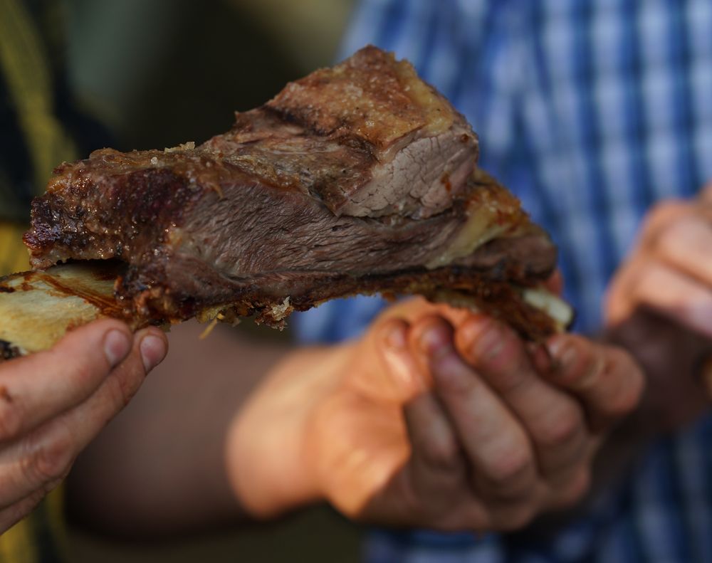 El costillar está a punto. El costillar está a punto.