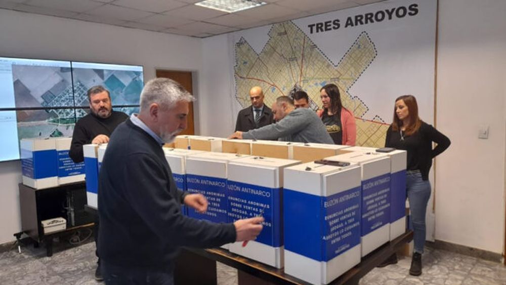 Se realizó en Tres Arroyos la apertura de los 21 buzones “antinarco” que fueron instalados en el distrito. - La Voz del Pueblo -