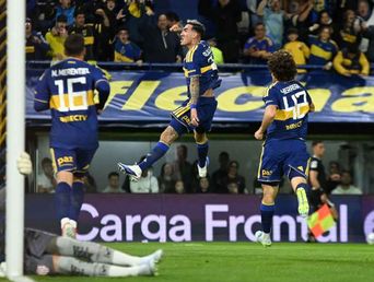 El festejo de los jugadores de Boca tras la goleada frente a Unión.