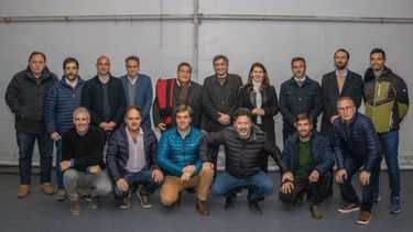 Mario Ishii, que convocó el encuentro, en una foto de archivo junto a intendentes de la Primera Sección.