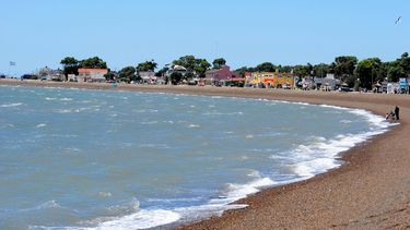 Los Pocitos atrae por su playa y por sus ostras. Los Pocitos atrae por su playa y por sus ostras.