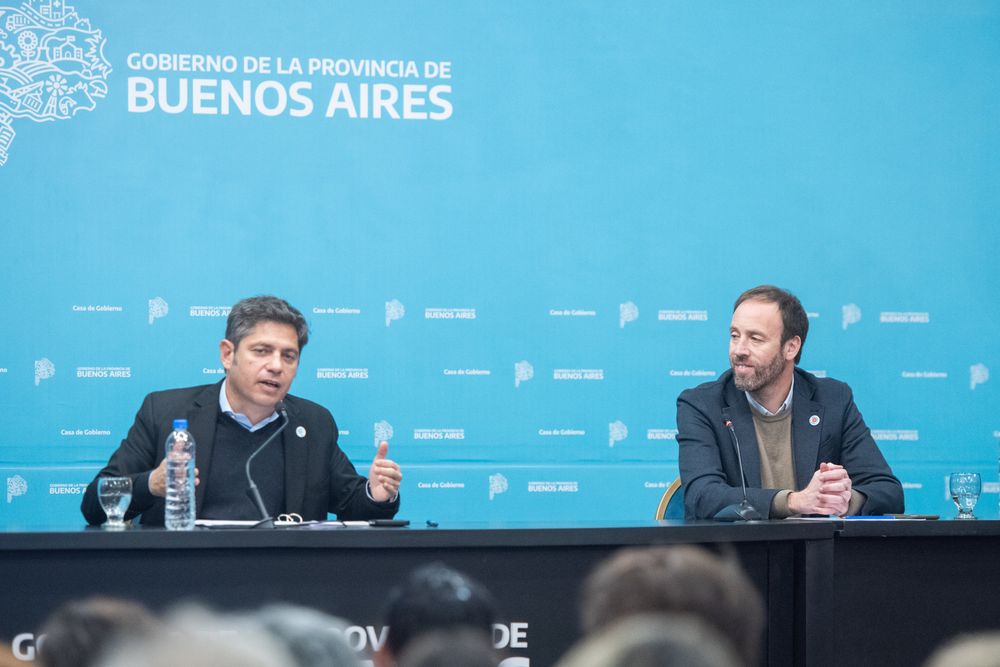 Axel Kicillof y Pablo López en conferencia de prensa.&nbsp;