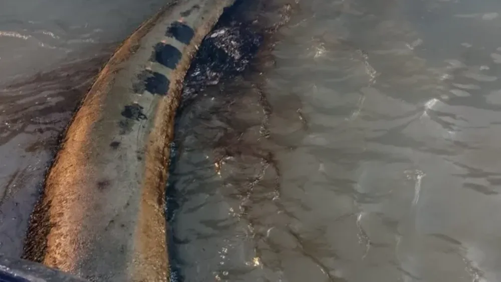 Dos derrames en pocos días en Bahía Blanca. - La Nueva -