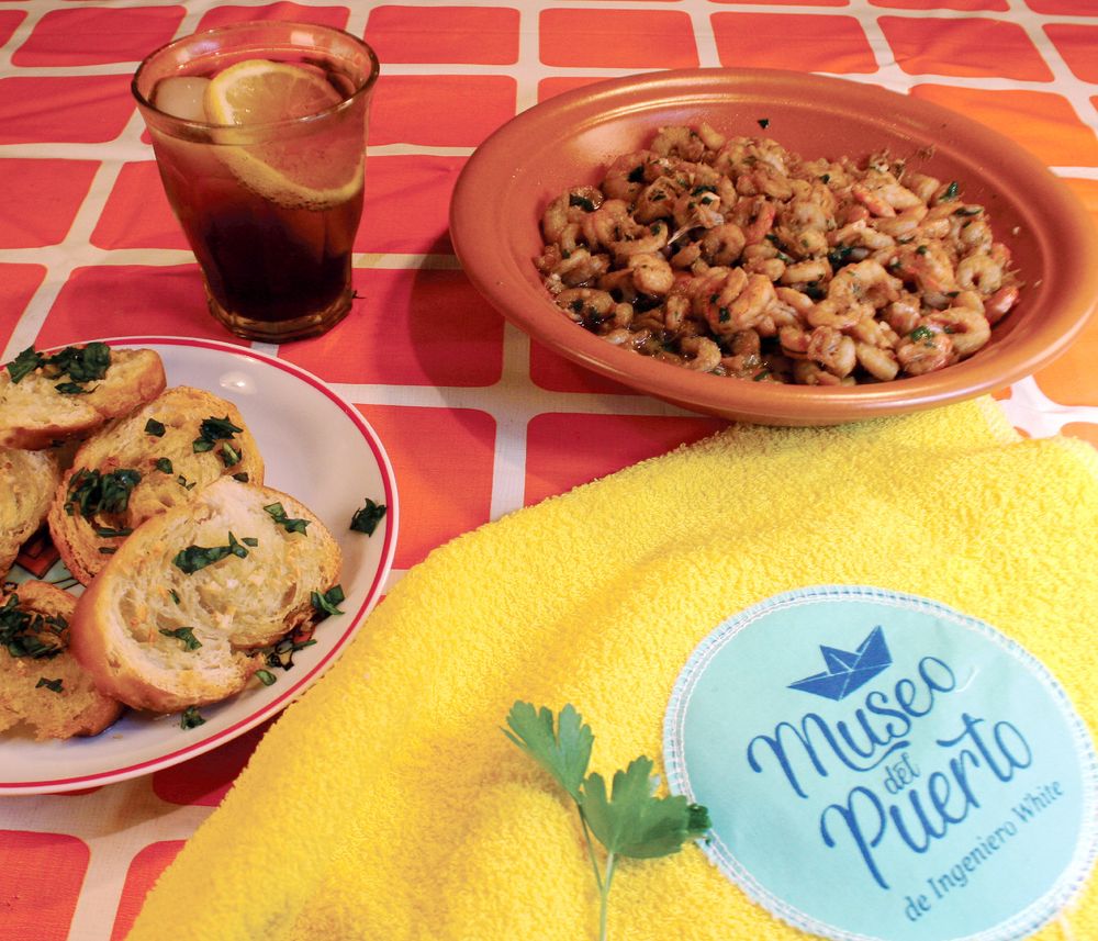 Camarones y vermouth, una combinación irresistible en Ingeniero White.