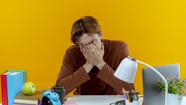 La tristeza, una emoción humana natural de pena y desánimo.