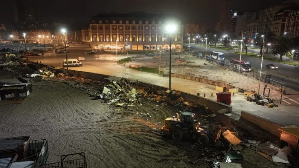 Los puestos de La Saladita fueron demolidos durante la madrugada del jueves 16 de abril. Los puestos de La Saladita fueron demolidos durante la madrugada del jueves 16 de abril.