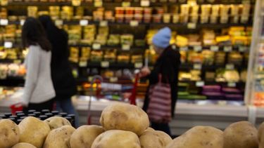 Personas en un supermercado. (Agencia Xinhua)