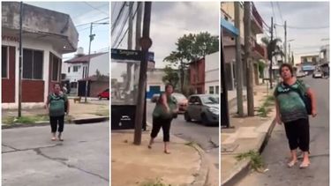 La mujer atacó a botellazos a un joven en una esquina y lo trató de holograma.  (Captura de video - X/Twitter)