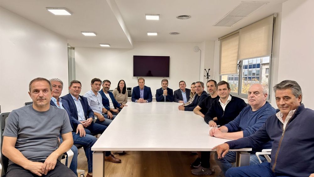 Santilli y Ritondo con la dirigencia de PRO. Santilli y Ritondo con la dirigencia de PRO.