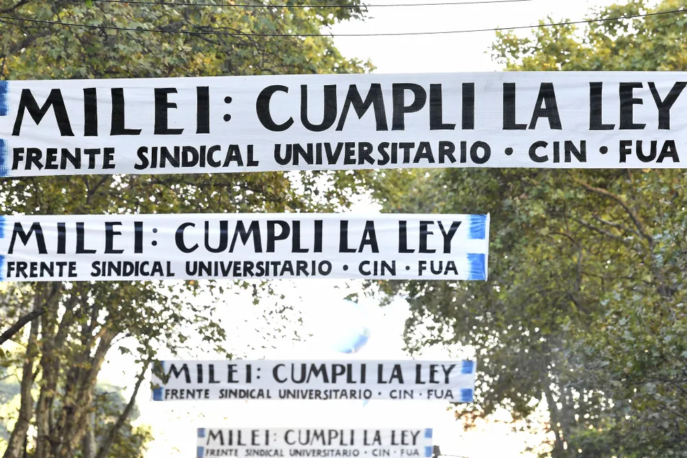Carteles en la marcha universitaria.&nbsp;