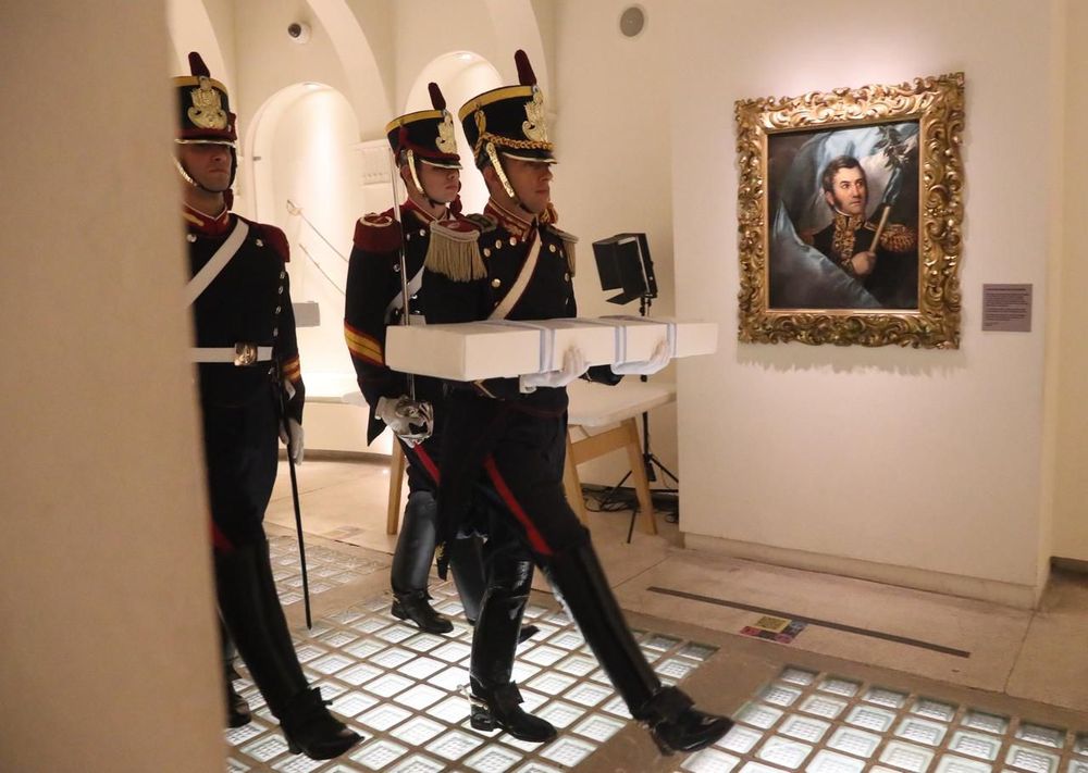 El traslado del Sable Corvo de José de San Martín.