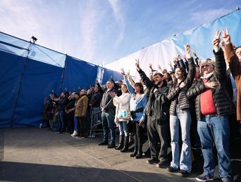 Máximo Kirchner con dirigentes cristinistas, en el palco de Parque Lezama. Máximo Kirchner con dirigentes cristinistas, en el palco de Parque Lezama.