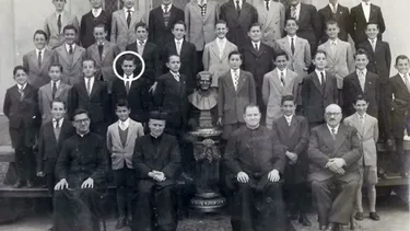 En el círculo, Jorge Bergoglio durante su sexto grado en el colegio Wilfrid Baron de los Santos Ángeles. (Colegio Don Bosco)