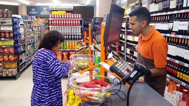 El comercio es el rubro de iniciación laboral para la mayoría de los jóvenes.&nbsp;