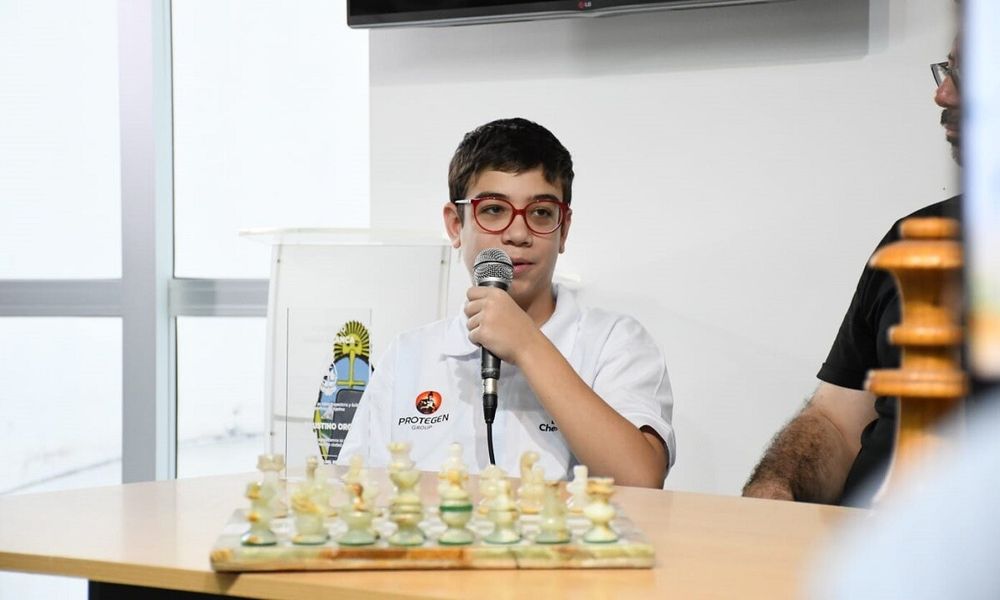 Faustino Oro, el niño prodigio de 12 años, se enfrenta al campeón argentino, Sandro Mareco.