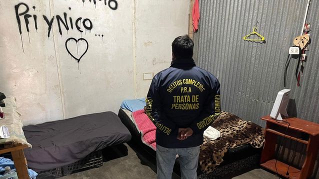Unas 150 personas fueron encontradas en situación de explotación laboral y precariedad habitacional en un predio de Los Hornos.&nbsp;