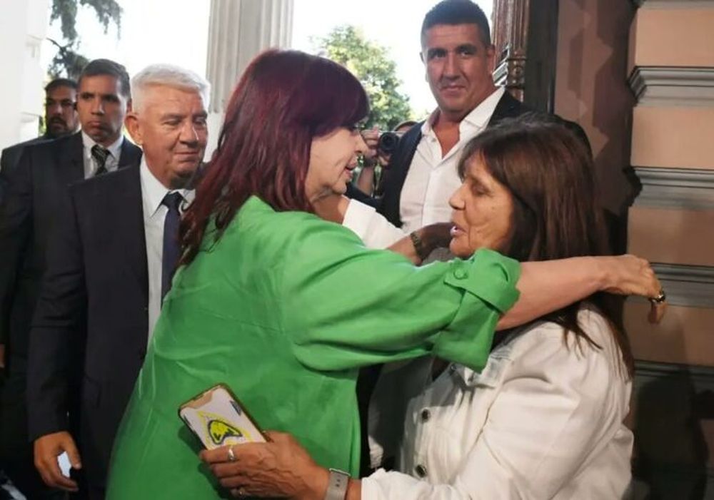 Cristina Fernández junto a Teresa García.