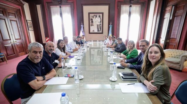 Kicillof con intendentes del conurbano. (Archivo)