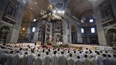 Unos mil sacerdotes estuvieron presentes en la Misa Crismal celebrada en la Basílica de San Pedro (AICA).