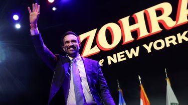 Zohran Mamdani anuncia una nueva era en Nueva York; se convertirá en el primer alcalde musulmán.