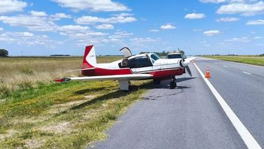 Una avioneta aterrizó de emergencia en la ruta 56 a la altura de General Maradiaga, cerca de Pinamar, por una falla en el motor.&nbsp;