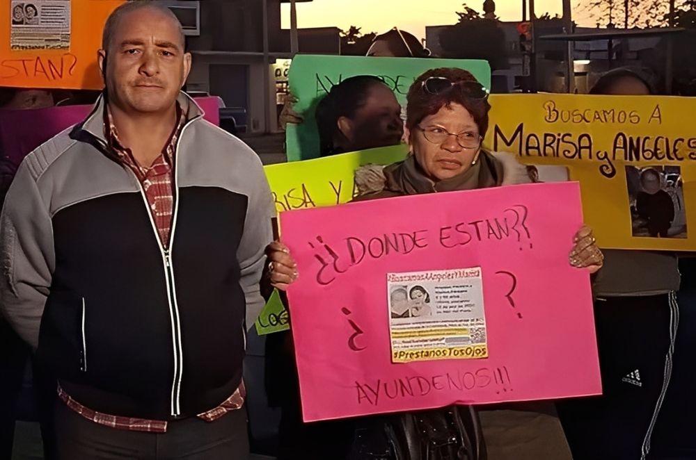 Familiares y vecinos del barrio Autódromo buscan a Marisa y Ángeles.