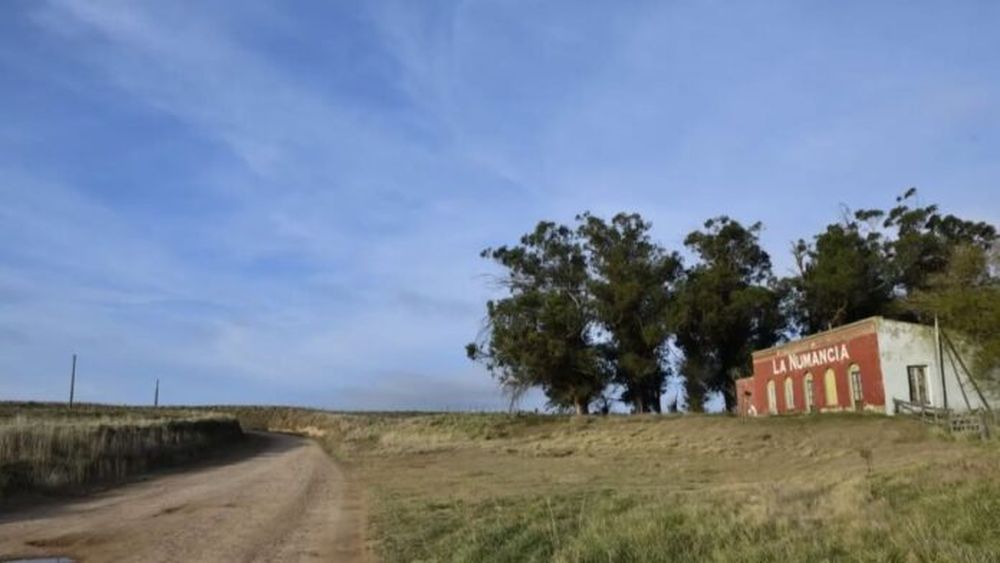 La Numancia es un paraje rodeado de sierras que se encuentra a la vera de la Ruta 30 en el partido de Tandil. - Instagram: @pueblosbuenosaires -