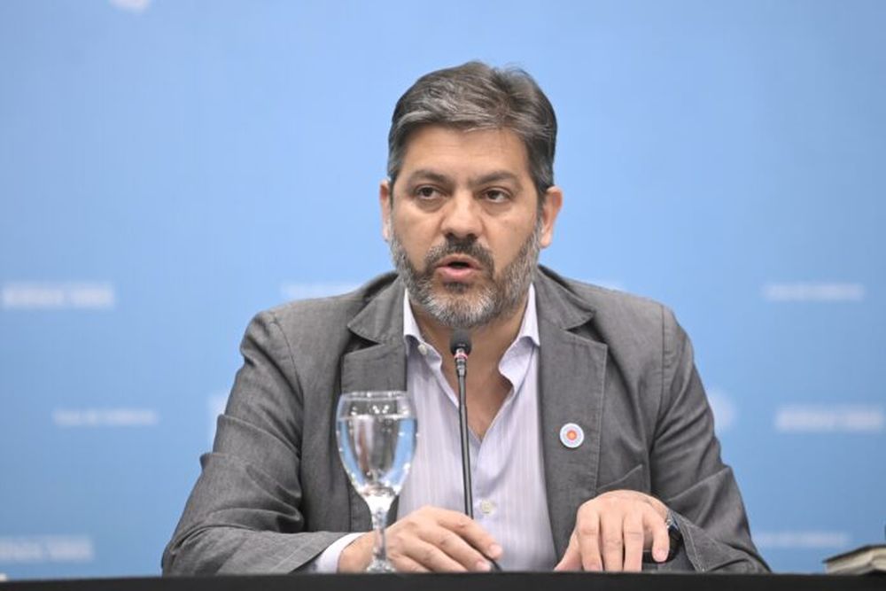 El Gobierno bonaerense criticó con dureza el cambio de instrumento electoral tras la aprobación de la boleta única papel.