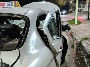El auto que explotó en una esquina de Bahía Blanca.