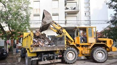Los trabajos en Bahía Blanca tras el temporal.