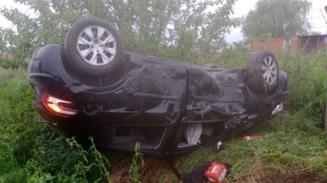 El vehículo accidentado en la localidad de Villa Elvira, partido de La Plata.