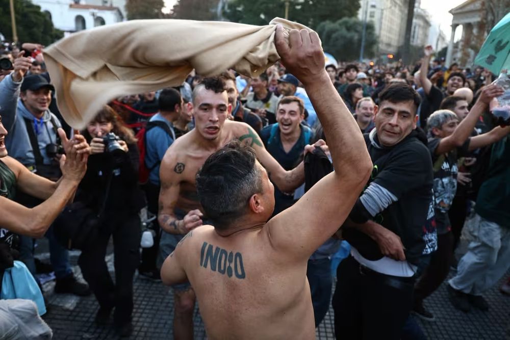 Seguidores del Indio en la Plaza de Mayo.&nbsp;