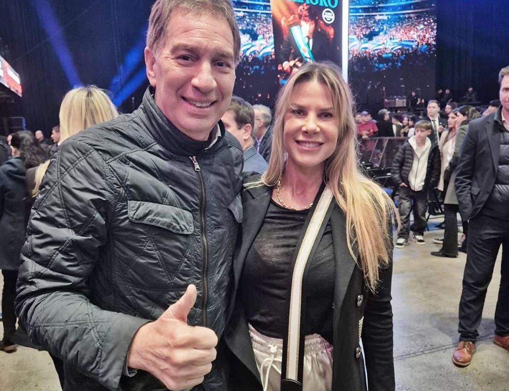 Los candidatos Diego Santilli junto a Karen Reichard, en el lanzamiento del libro de Javier Milei. (Instagram/@karenreichardt1) &nbsp;