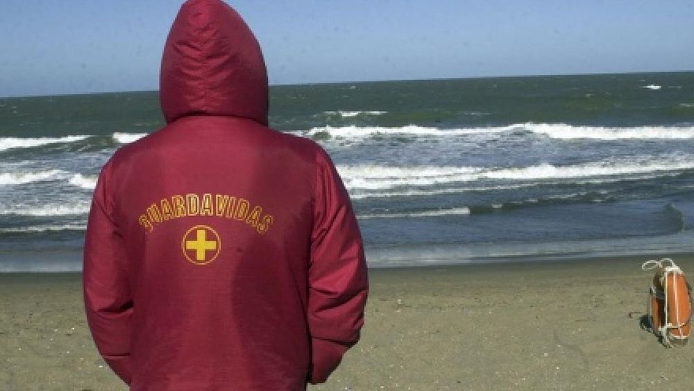 Pinamar contará con guardavidas hasta Semana Santa, inclusive.
