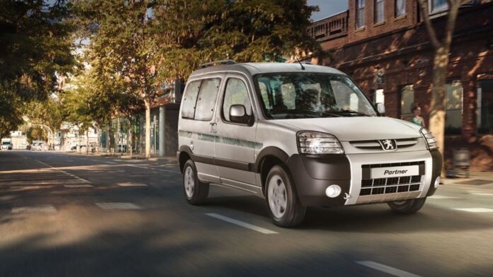 Un utilitario una calle.