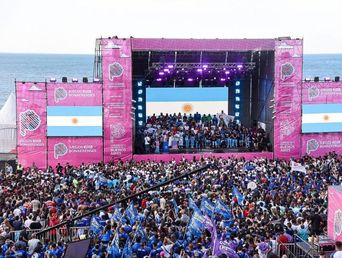 Este lunes 13 de octubre, el gobernador Axel Kicillof encabezará en Mar del Plata la ceremonia de apertura de la 34ª edición de los Juegos Bonaerenses. Este lunes 13 de octubre, el gobernador Axel Kicillof encabezará en Mar del Plata la ceremonia de apertura de la 34ª edición de los Juegos Bonaerenses.